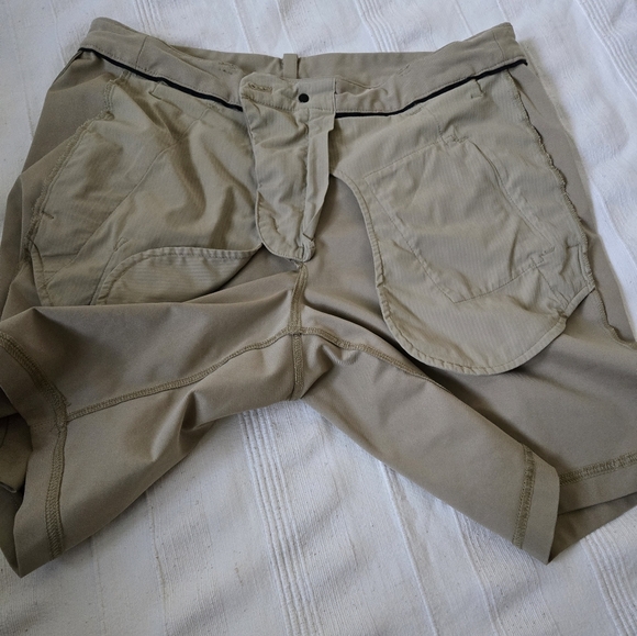 Lululemon ABC Short 9" in Tan color Classic Fit Warpstreme Fabric size 34 - Picture 11 of 16